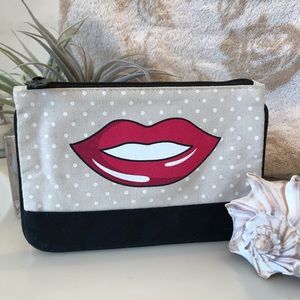 IPSY cosmetic bag w/red lip “SMILE” 💋design NWOT